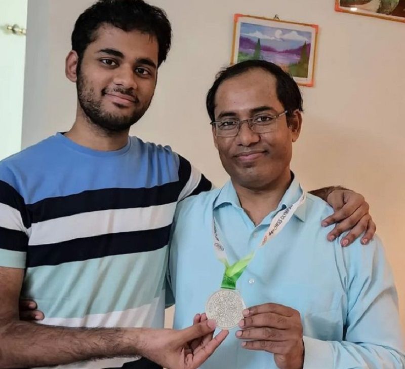 Arjun Erigaisi with his father