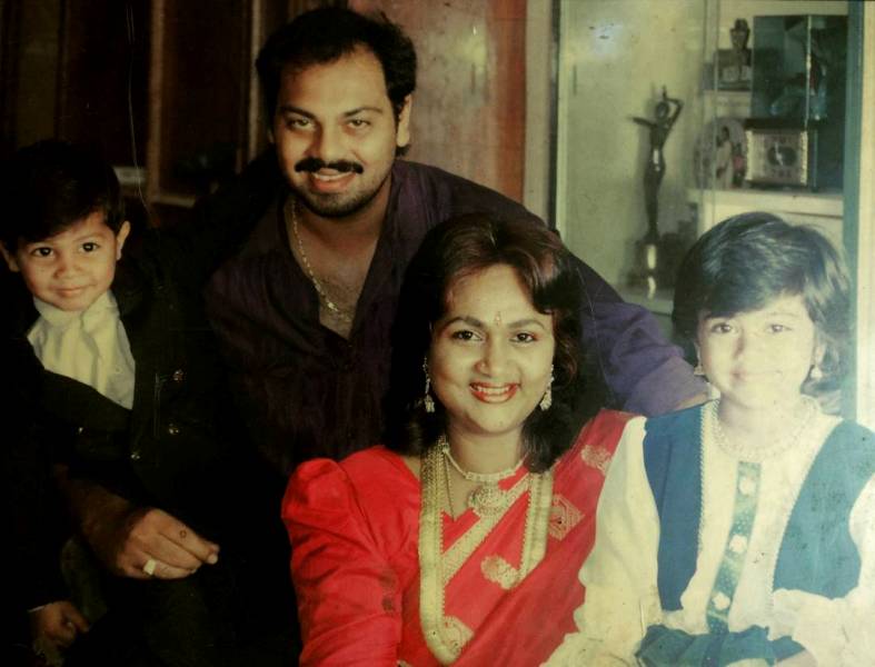 Childhood picture of Abhinayashree with her parents and brother