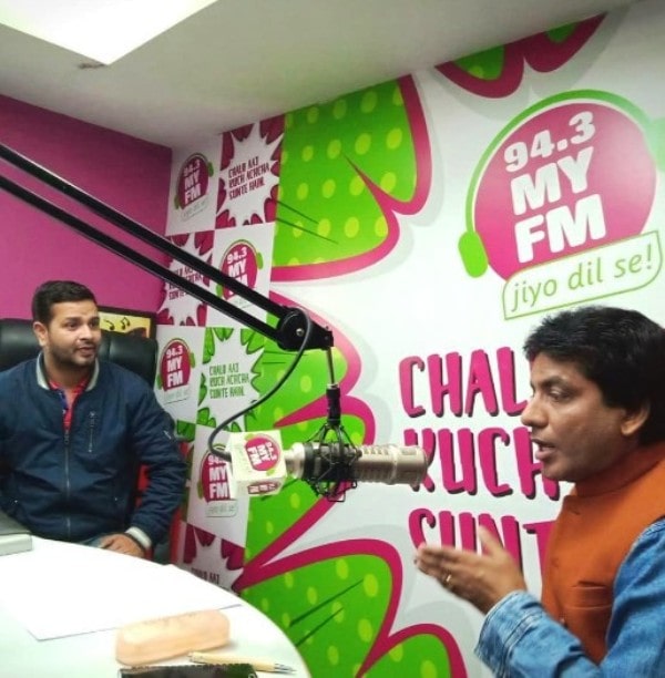 Deepu Srivastava at 94.3 FM during his talk show