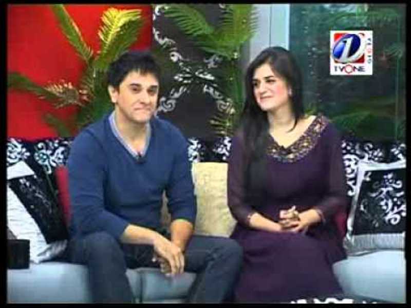Hira Mani on the show 'Hum 2 Humara Show' with her Husband