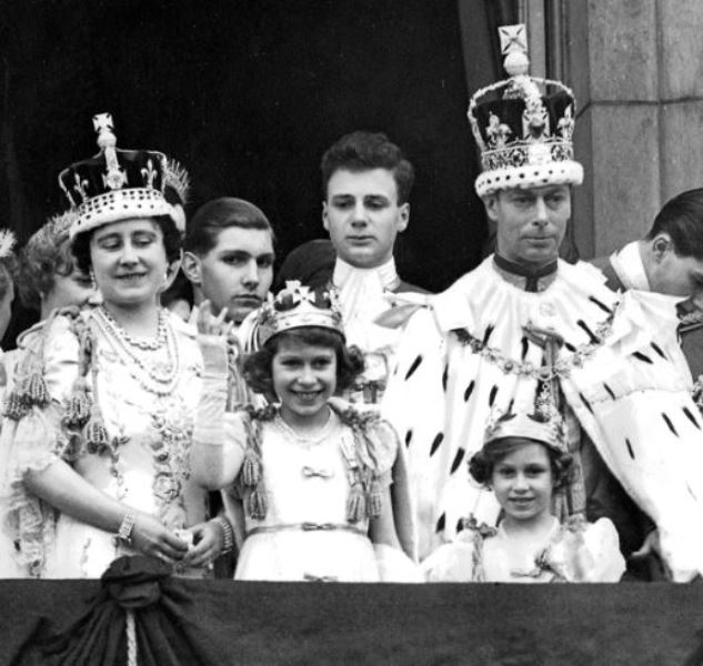 In 1937, the photograph was taken on the balcony of Buckingham Palace, where Elizabeth II is waving to the crowd on the coronation day of King George VI