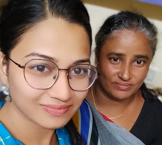 Inaya Sultana with her mother