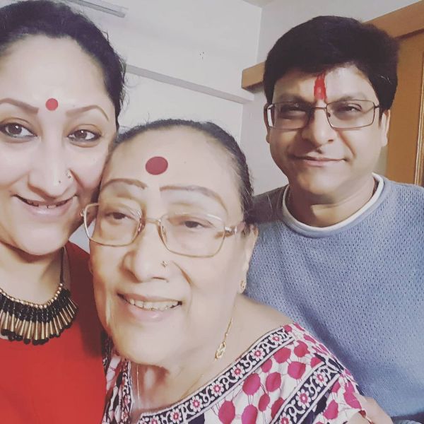 Jayati Bhatia with her mother and brother