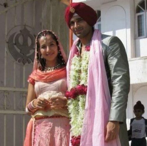 Karan Singh Grover and Shraddha Nigam's wedding picture