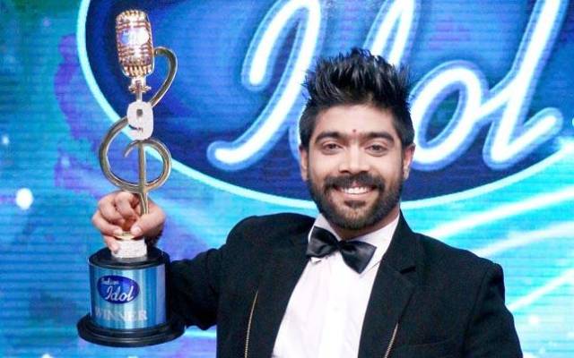 L. V.Revanth posing with the trophy after winning the Hindi singing reality show Indian Idol season 9 (2022) on Sony TV