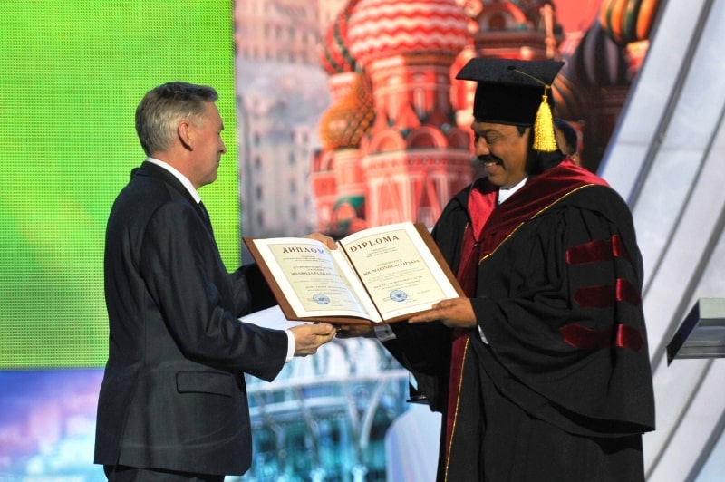 Mahinda Rajapaksa receiving an honorary doctorate in Russia