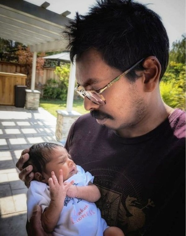 Manoj Rajapaksa holding his newborn daughter