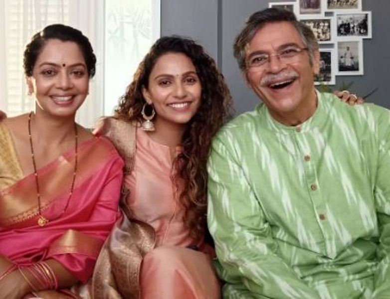 Micky Makhija along with actress Surbhi Talodiya on the sets of the short film Samaaj Ka Constipation