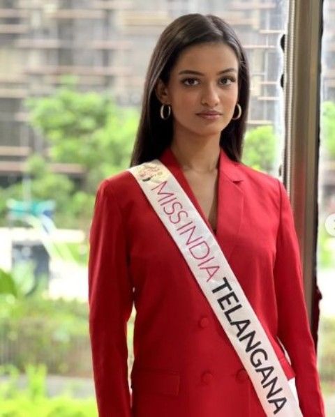 Pragnya Ayyagiri as Miss India Telangana