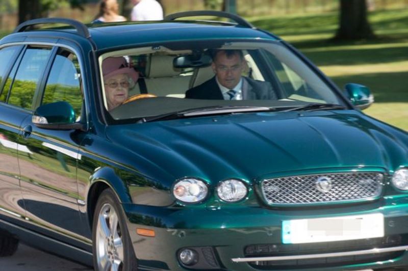 Queen Elizabeth II driving Jaguar X-Type Sportwagon V6 Sovereign