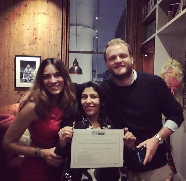 Ramita Navai (left), Mais Al-Bayaa (centre), and Patrick Wells holding 'The Frontline Club Broadcast Journalism Award' for 'ISIS and the Battle for Iraq Dispatches'