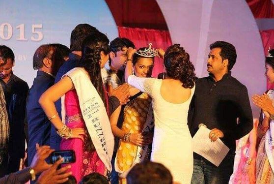 Sri Satya being crowned Miss Vijayawada 2015