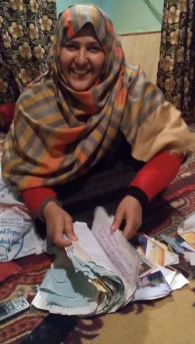 Tabassum showing all the letters written to her by Afzal