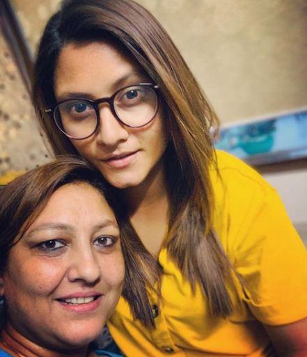 Taniya Bhatia and her mother