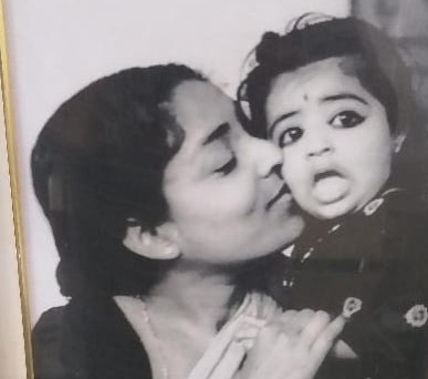 A childhood picture of Sonali Chakraborty with her mother