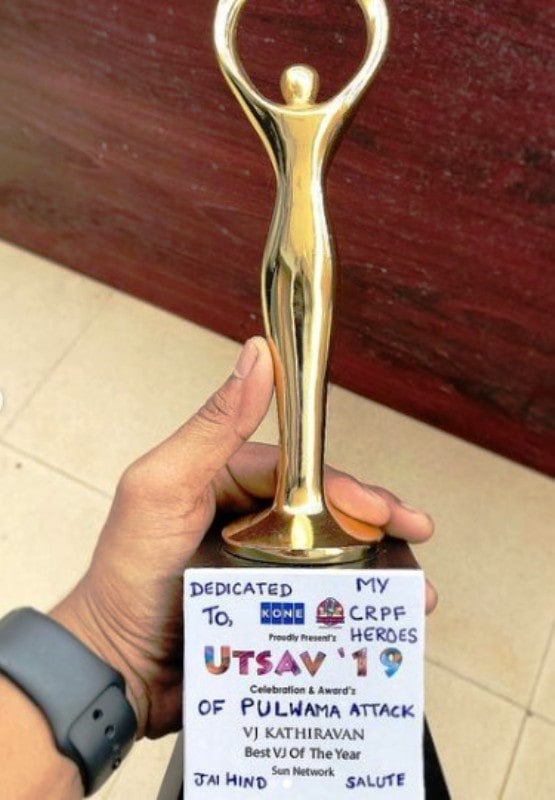 A closeup photo of the UTSAV award that was given to VJ Kathirravan in 2019