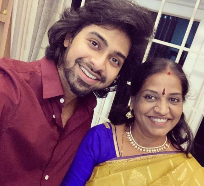 A photo of Kathirravan with his mother Gomathi