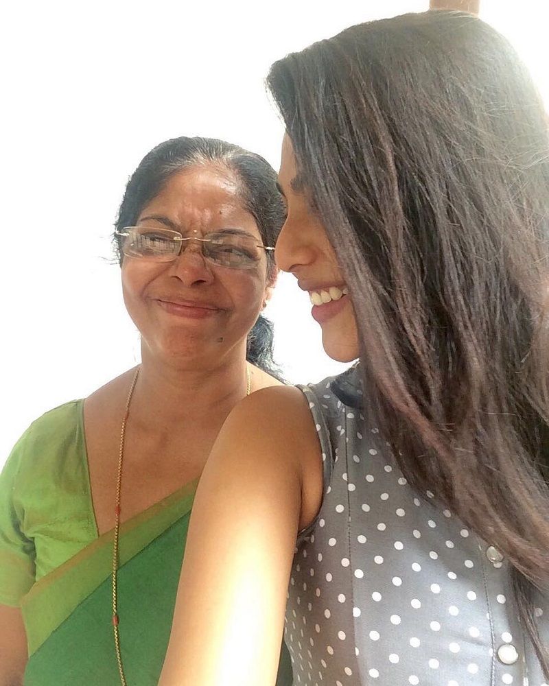 Aishwarya Lekshmi with her mother