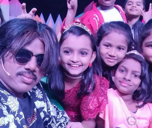 Amudhavanan on the sets of the reality show Junior Super Stars in 2015