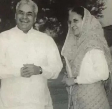 An old picture of Bhajan Lal posing with Indira Gandhi