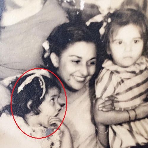 Childhood picture of Anju Mahendru with her mother and sister