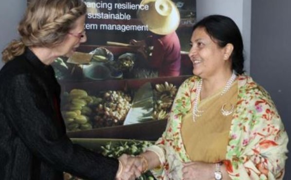 Bidya Devi with director general Inger Andersen