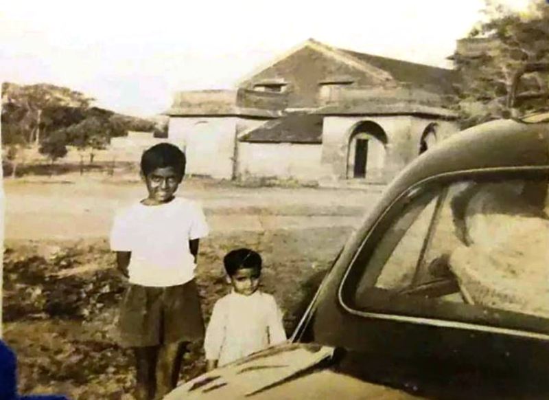 Childhood picture of Digvijaya Singh with his brother, Laxman Singh