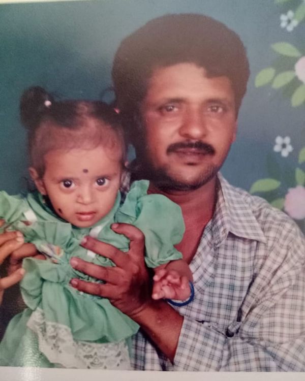 Childhood picture of Kavyashree with her father