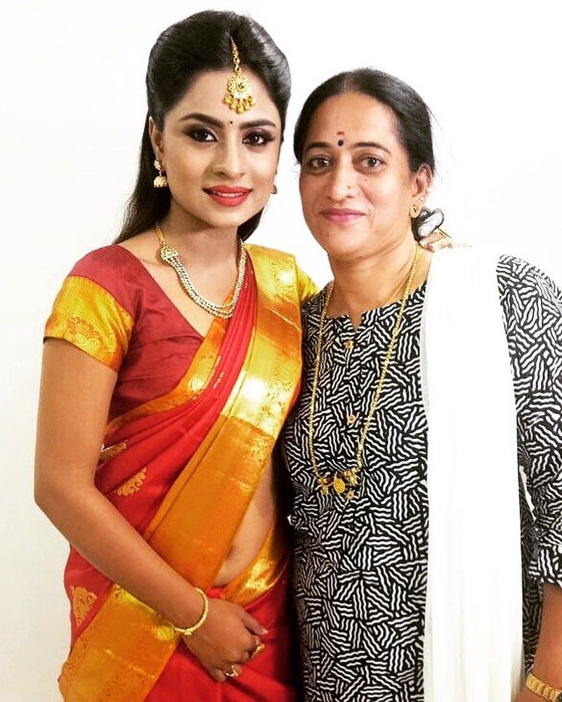 Deepika Das with her mother