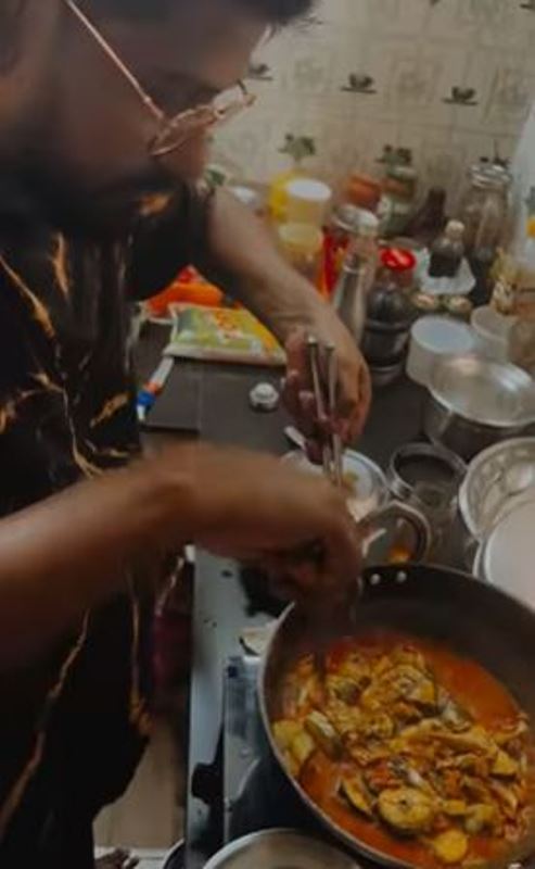 Dinesh Kanagaratnam cooking fish