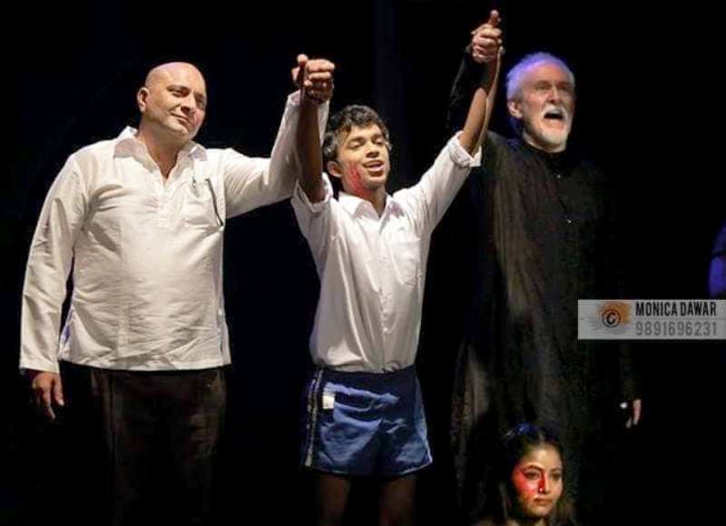 Harsh Mayar in a play sharing the stage with actors Tom Alter and Amit Behl in the play 'Paighamber'