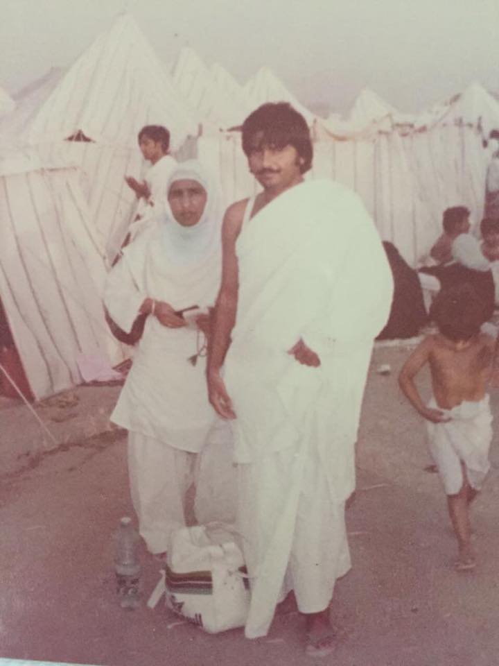 Javed Miandad's brother Hamif Miandad (right) with their mother