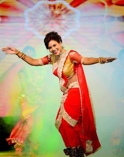 Megha Ghadge performing Lavani on stage