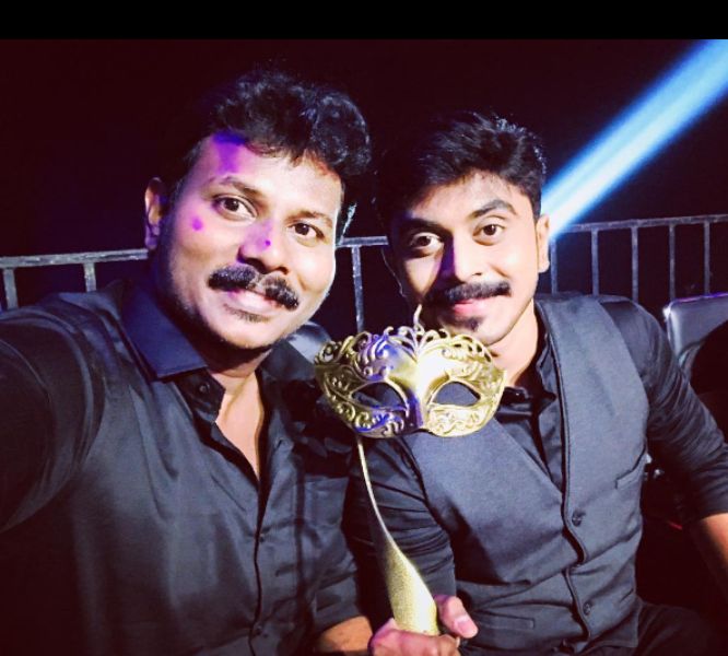 Mohammed Azeem with his Vijay Award of Favorite Male Actor for the television show Pagal Nilavu