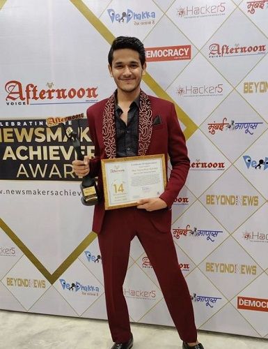 Nayandeep Rakshit holding his award