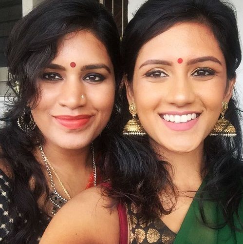 Nivaashiyni with her sister