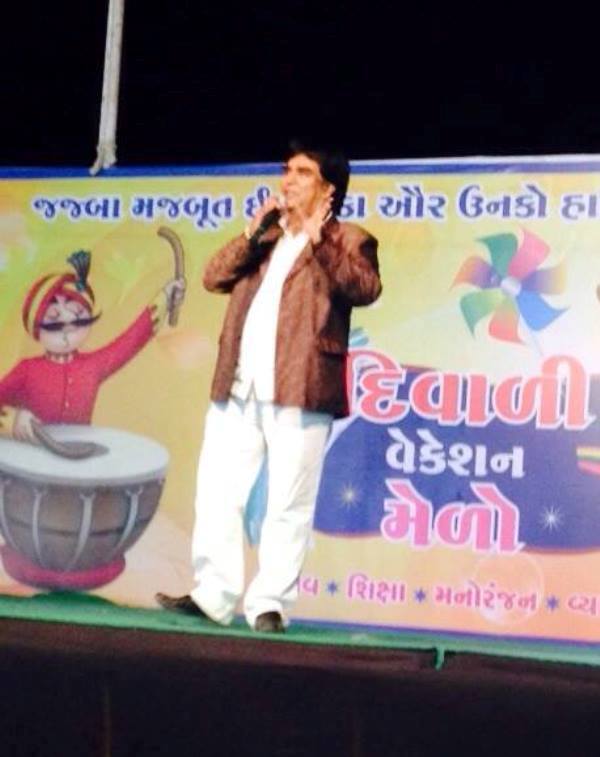 Parag Kansara performing standup comedy at a live event