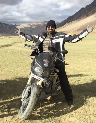 Rannvijay Singha posing on his Mahindra Mojo motorcycle