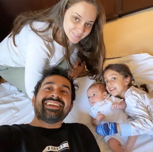 Rannvijay Singha with his wife and children