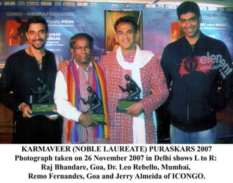 Remo Fernandes after receiving the Karmaveer Puraskaar in 2007