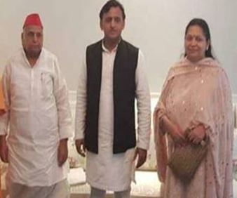 Sadhana Gupta with her husband and step-son, Akhilesh Yadav