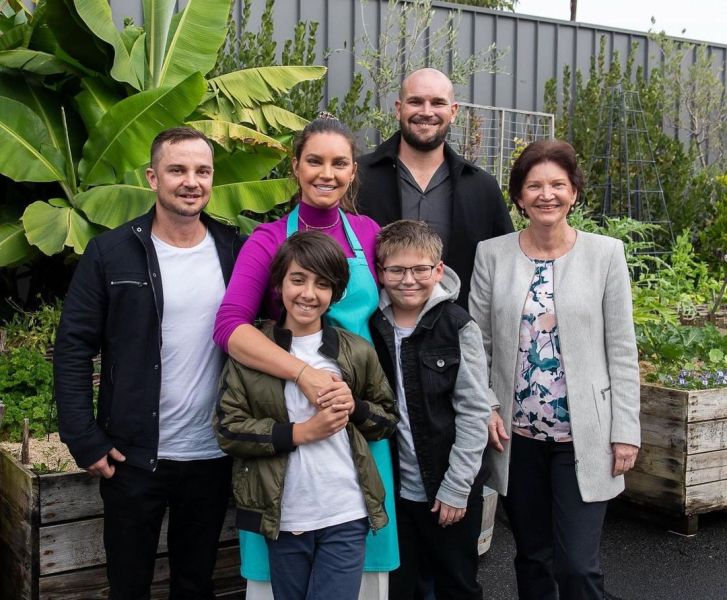 Sarah todd(center) with her son (in green jacket), nephew (wearing spectacles), mother (extreme right) and two brothers, Stephen and Matthew