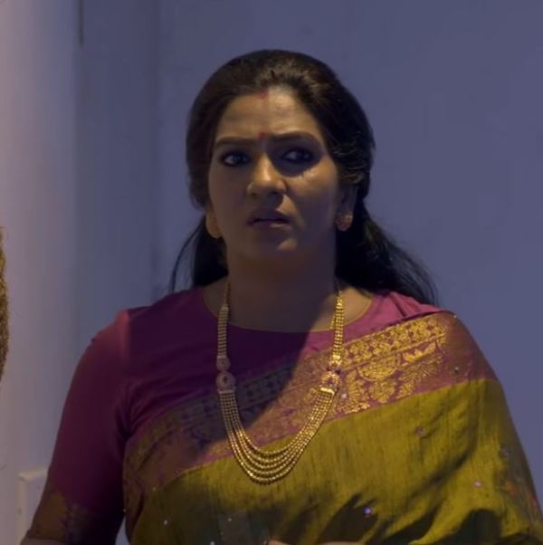 Shanthi as 'Renuka' in a still from the Tamil serial Kannana Kanne (2021)