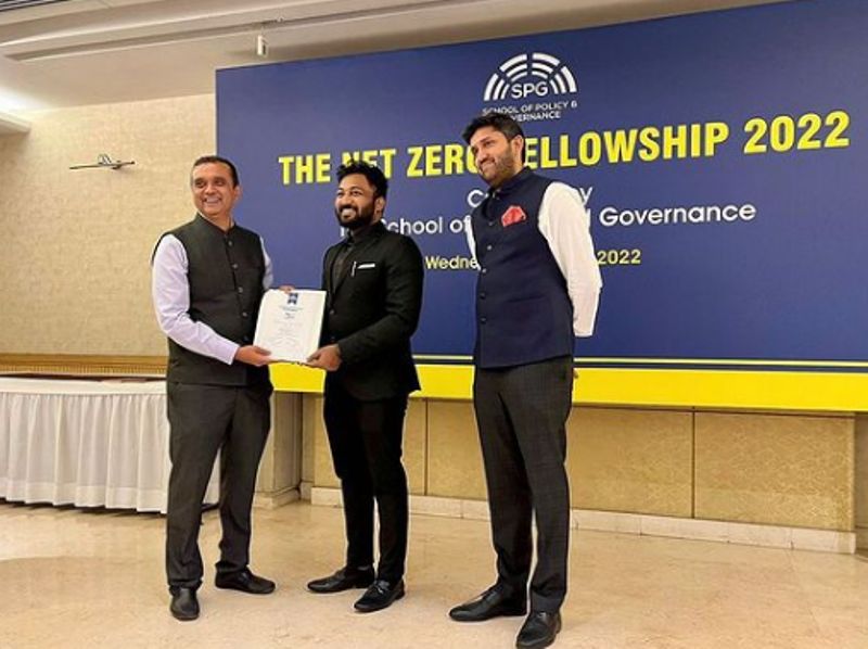 Vikraman Radhakrishnan posing after receiving the Net Zero Fellowship from the School of Policy and Governance