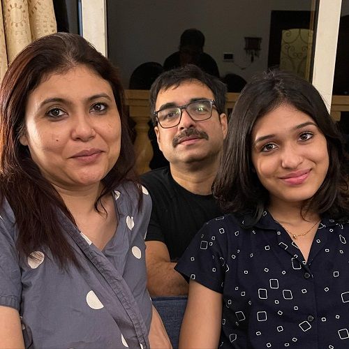 A picture of Mridula Tripathi with her husband and daughter