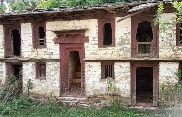 A picture of Pant's ancestral house in Almora