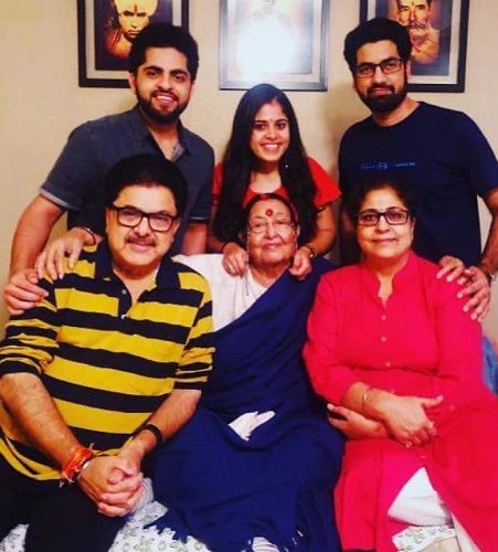 Ashoke Pandit with his mother, wife, and sons