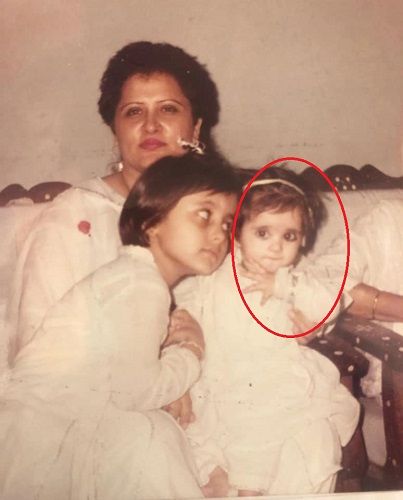 Fatima Effendi's childhood picture with her mother and sister