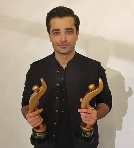 Hamza Ali Abbasi holding his awards