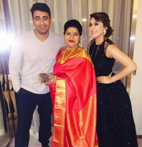 Hansika Motwani with her mother and brother